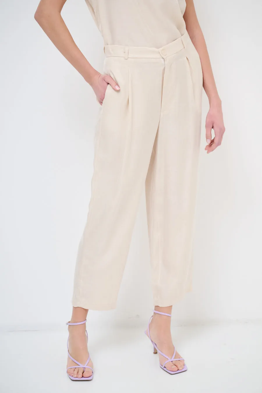 Relaxed cropped trousers with pleated detailing wholesale