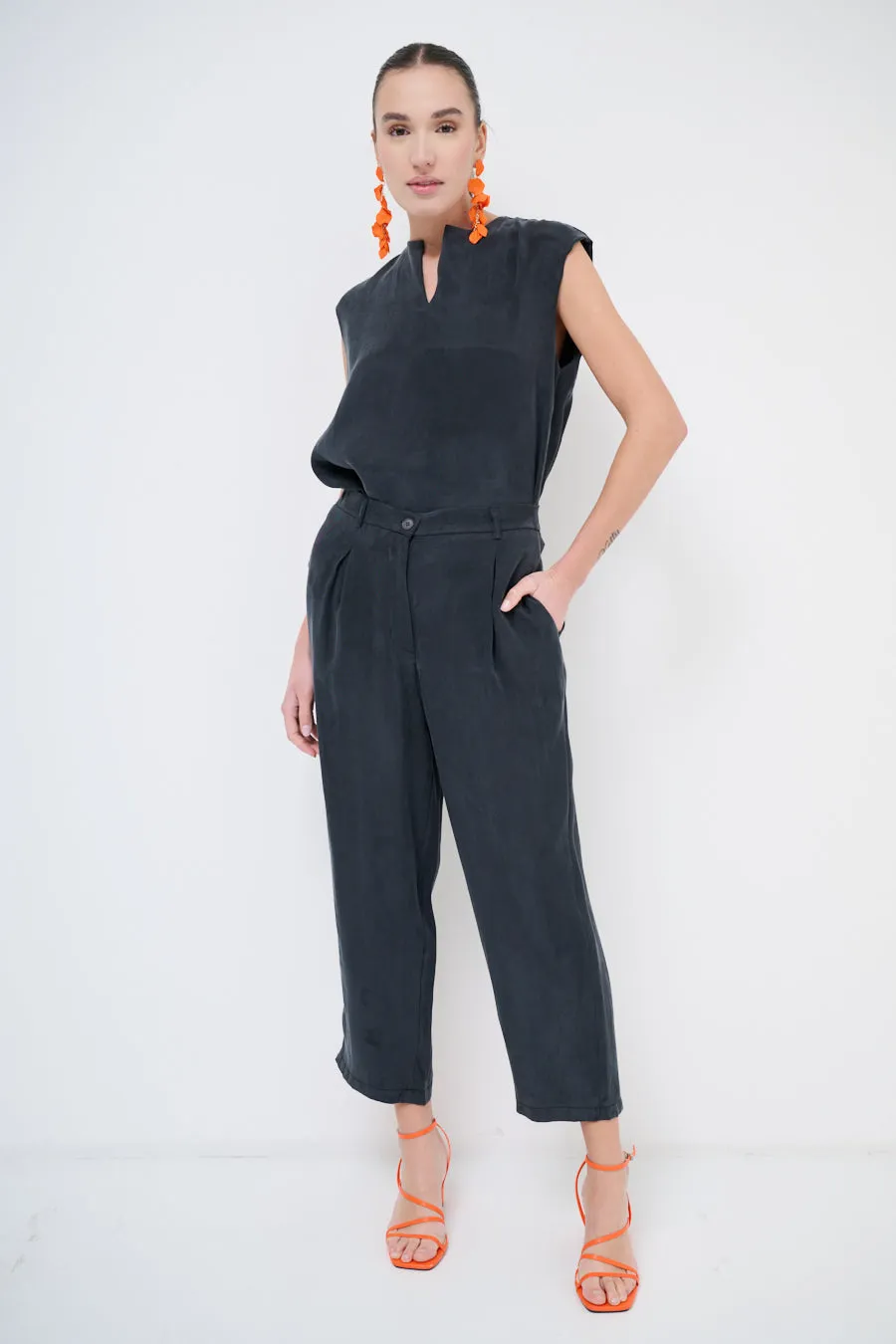 Relaxed cropped trousers with pleated detailing wholesale
