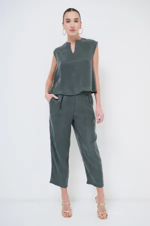 Relaxed cropped trousers with pleated detailing wholesale