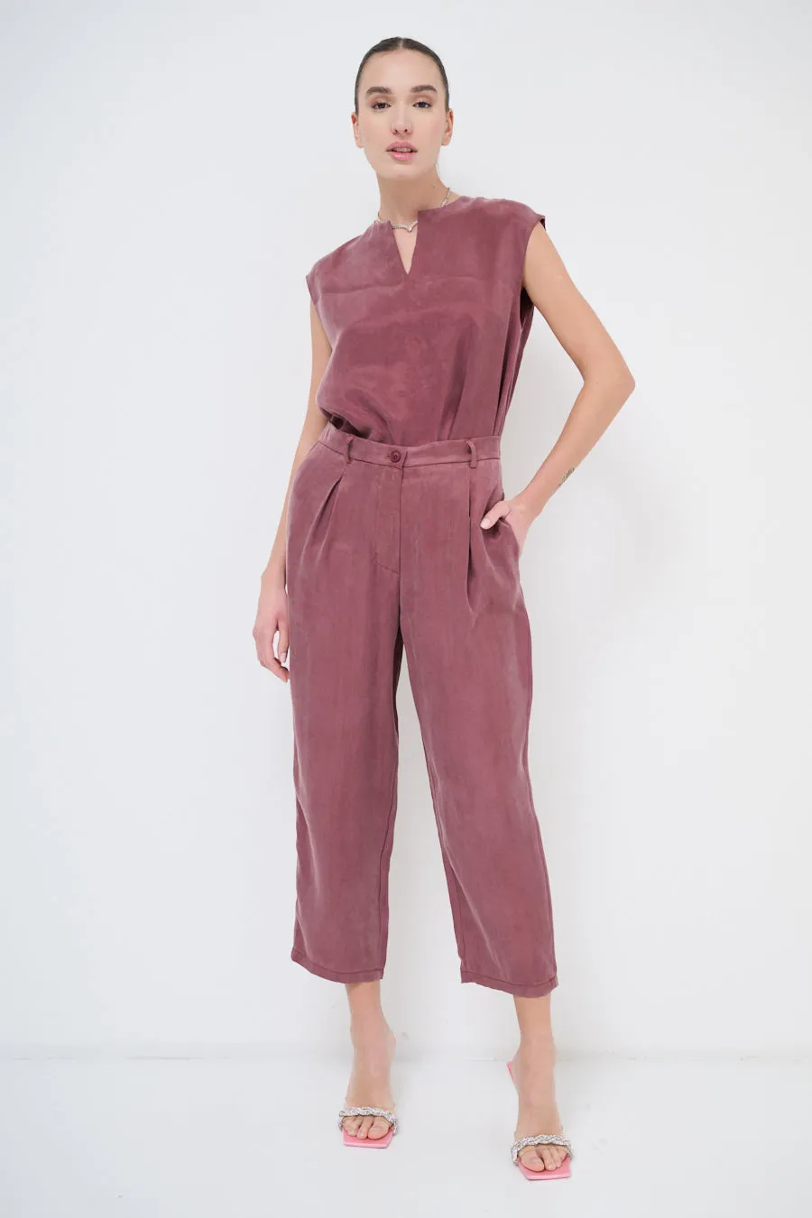 Relaxed cropped trousers with pleated detailing wholesale
