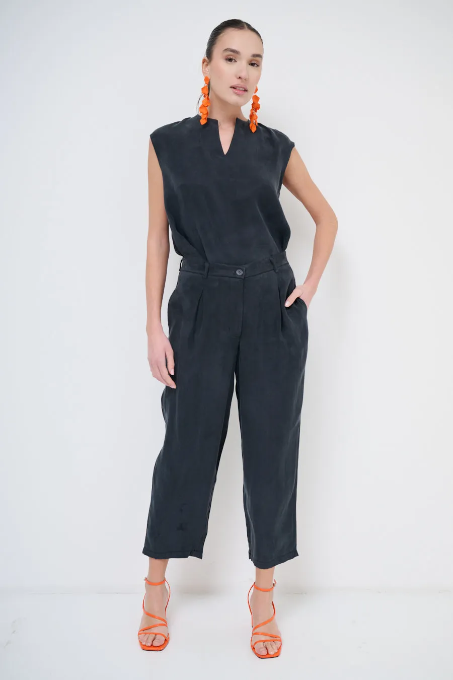 Relaxed cropped trousers with pleated detailing wholesale