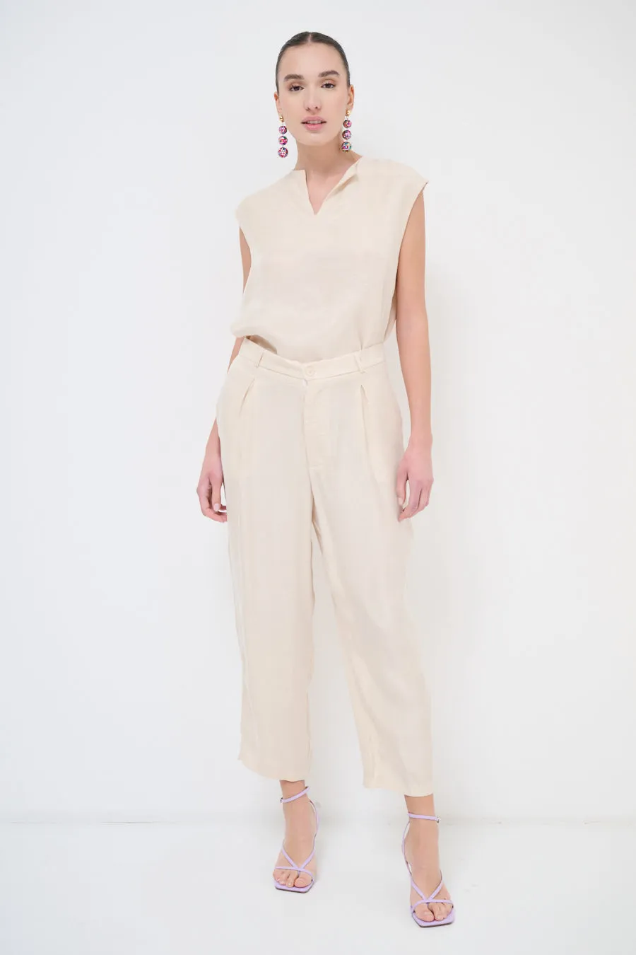 Relaxed cropped trousers with pleated detailing wholesale