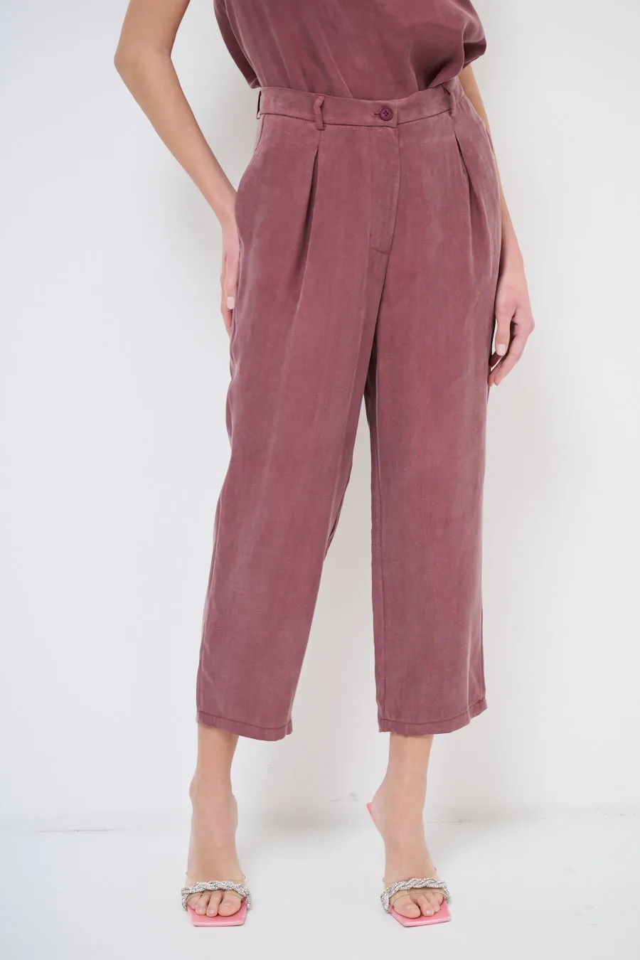 Relaxed cropped trousers with pleated detailing wholesale