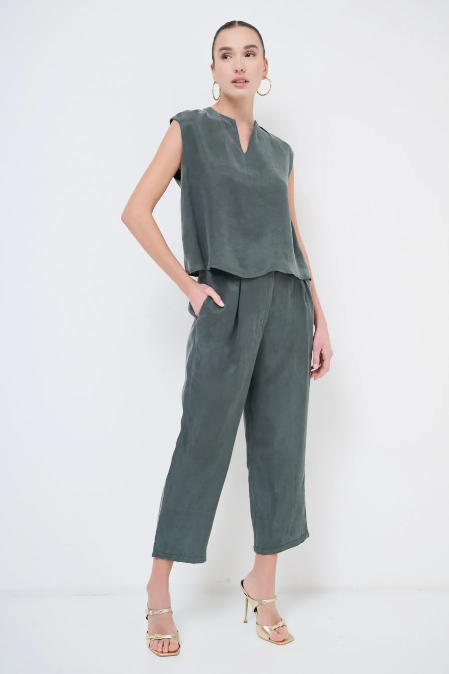 Relaxed cropped trousers with pleated detailing wholesale