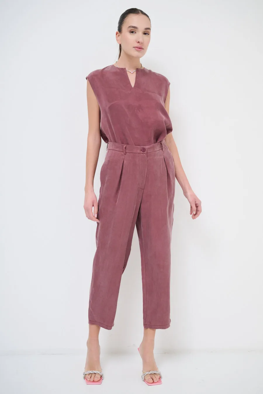 Relaxed cropped trousers with pleated detailing wholesale