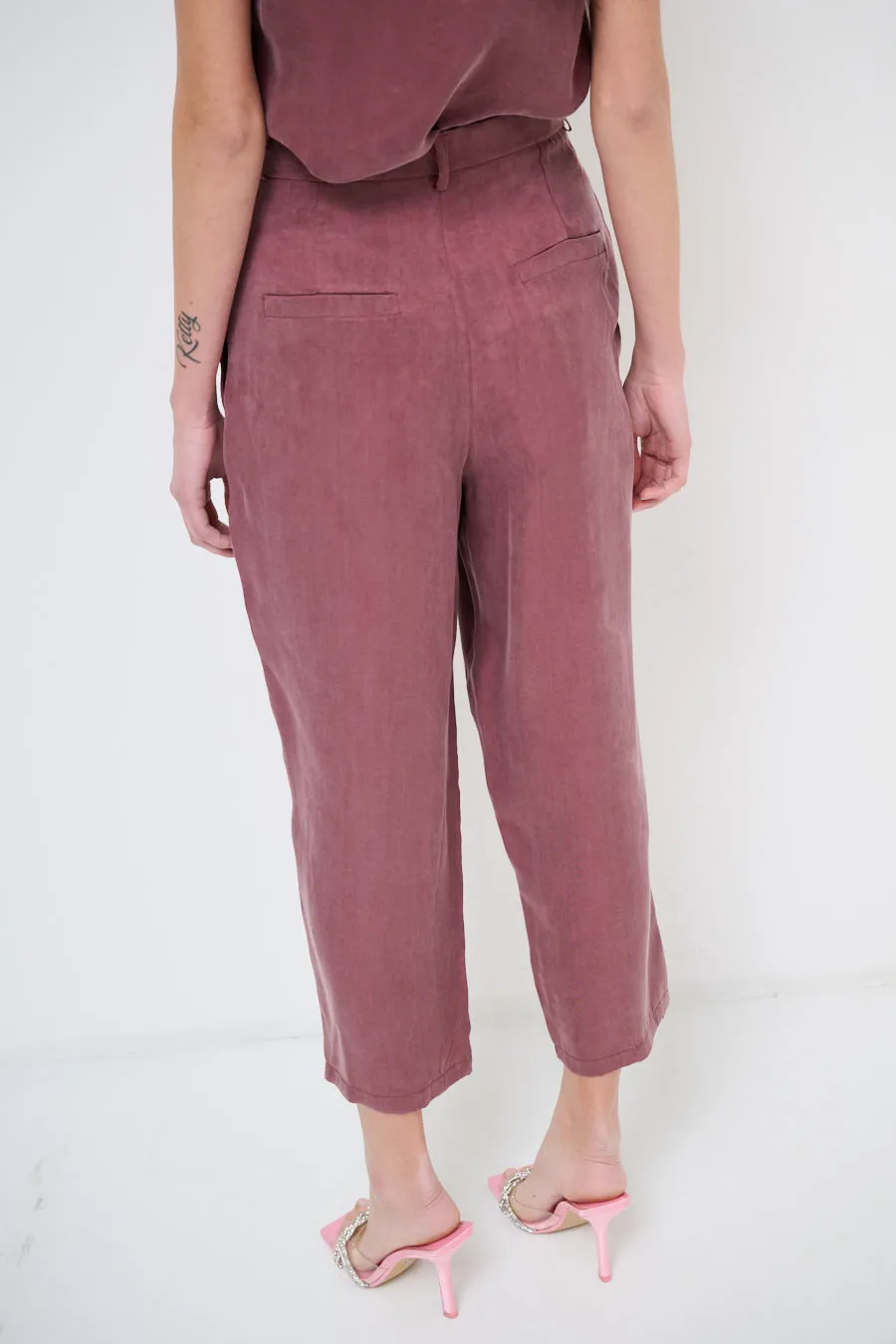 Relaxed cropped trousers with pleated detailing wholesale