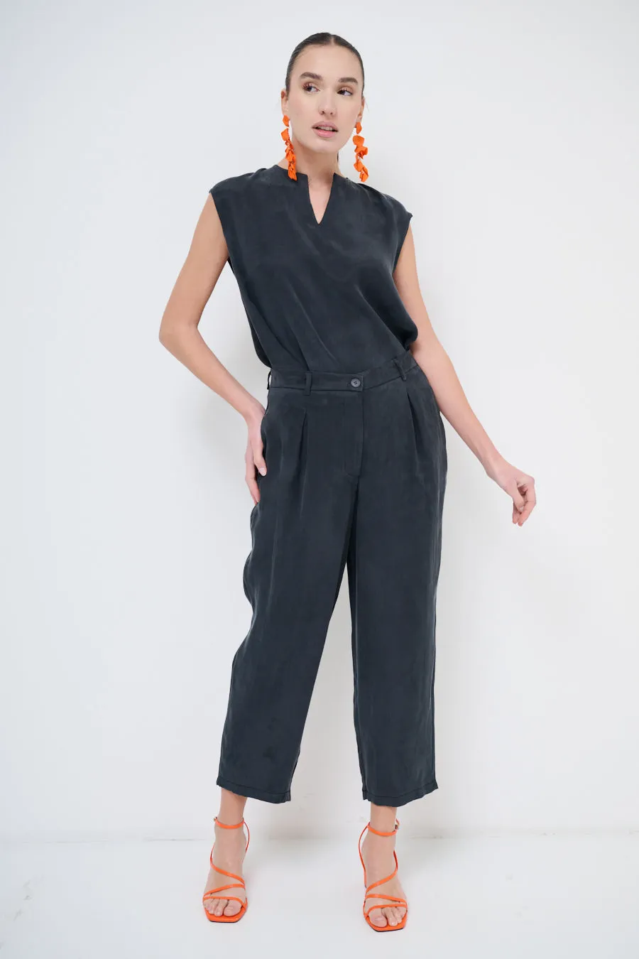 Relaxed cropped trousers with pleated detailing wholesale
