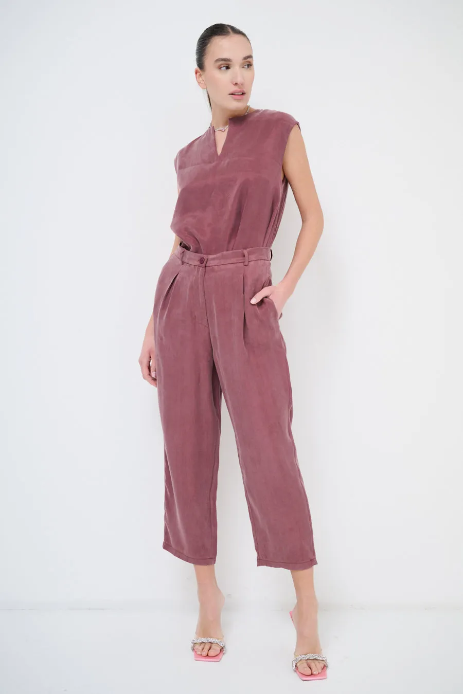 Relaxed cropped trousers with pleated detailing wholesale